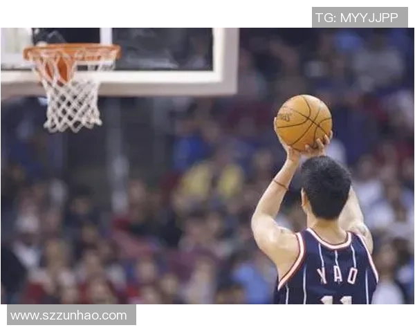 姚明在篮球场上进行进球练习的精彩瞬间与技巧分享