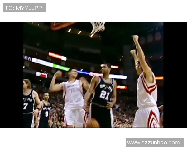 姚明快坐下引发的篮球场上幽默瞬间与观众反应的精彩回顾